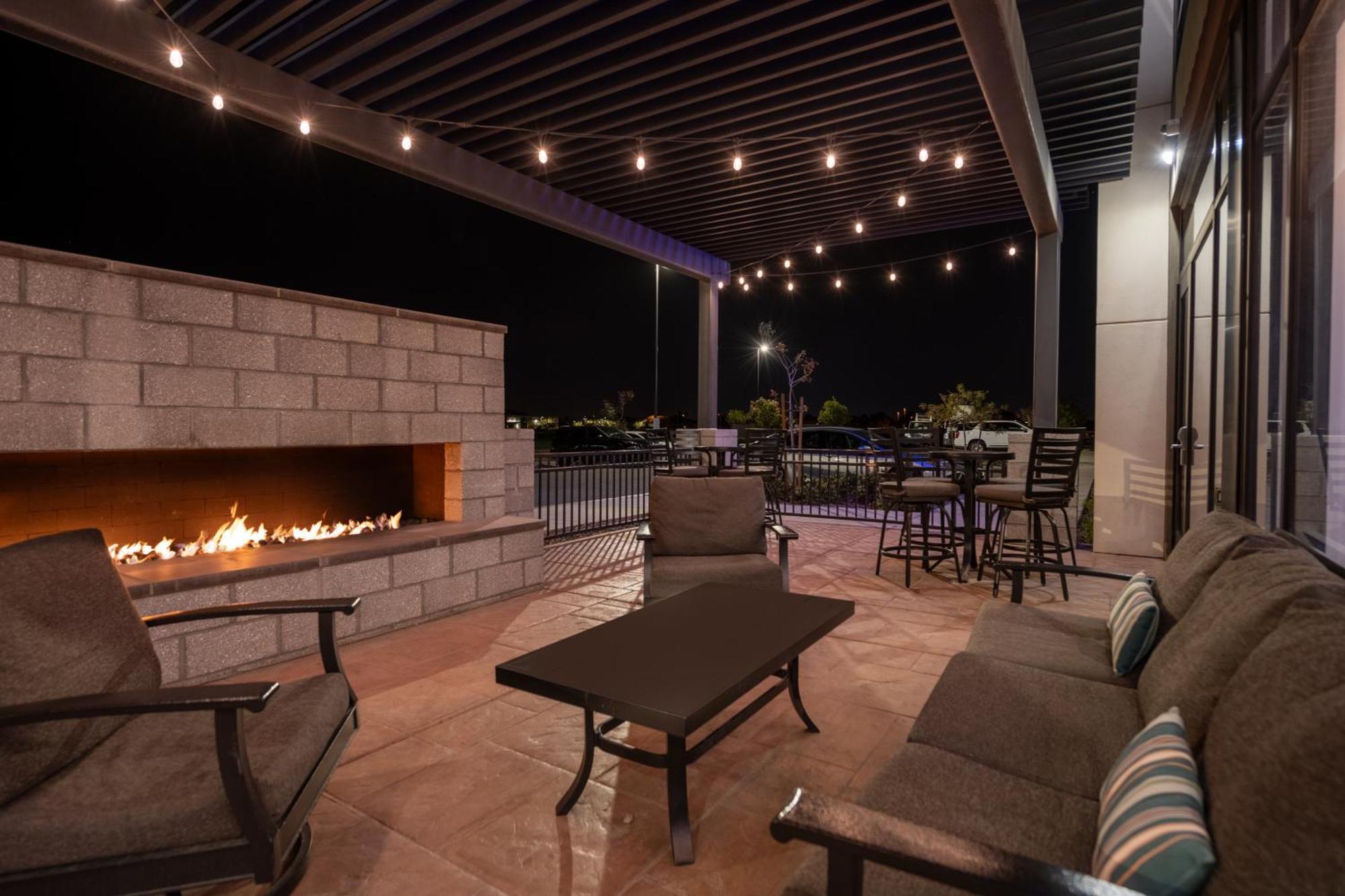 Holiday Inn Express & Suites - Gilbert - Mesa Gateway Airport Екстер'єр фото